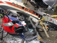 Самолет се заби в хеликоптери, има поне две жертви
