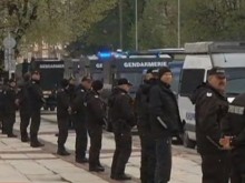Толерантност! За втора поредна вечер полицаите свалиха каските и щитовете си в Габрово