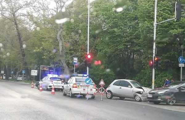 Мъж пострада при тежко ПТП на бул."България"