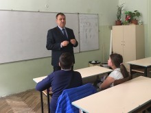 Районният прокурор на Пловдив изнесе открит урок пред седмокласници за опасностите в интернет