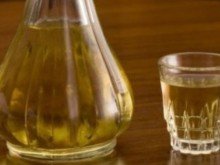 Дядо се натрови с метилов алкохол и се бори за живота си