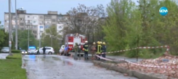 Ограда на бивше военно поделение се е срутила в Хасково
