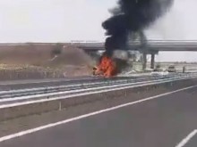 Автомобил избухна в пламъци на АМ"Тракия"