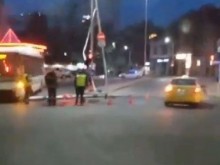 Оправиха помлените от автобуса светофари на "Руски"