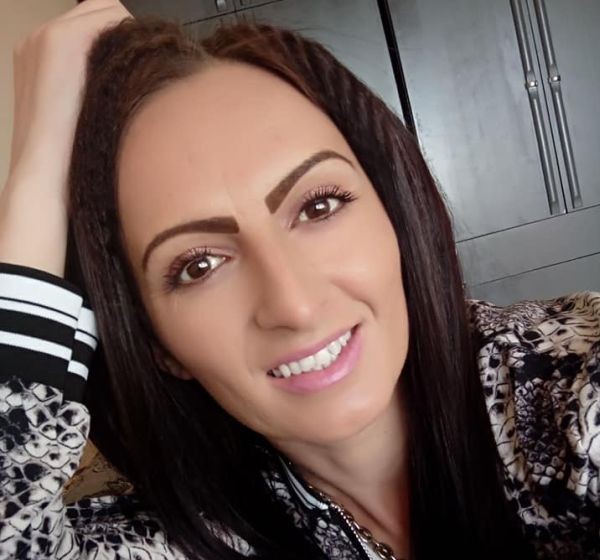 Фейсбук 29 годишната Десислава Арсова от благоевградското село Рилци скочи от