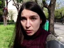 Говорят хората, опитали да помогнат на изхвърления от линейката несретник!