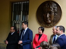 В Пловдив вече има барелеф и на Джон Ленън
