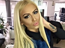 Родна плеймейтка се набърка в грандиозен скандал! Набеди гаджето си за гей