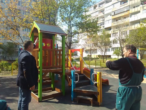Фейсбук
Само за един месец 37 детски площадки в район Младост“