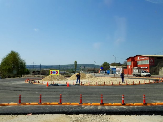 Кръстовището е временно до изграждането на елипсовидното кръстовище между бул.