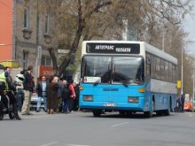 Жена изпадна от автобус