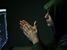 Рекетират хиляди българи с порно записи