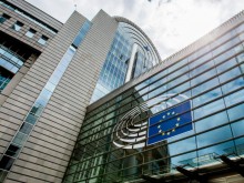 Евродепутати са похарчили колосална сума пари без да ги отчетат
