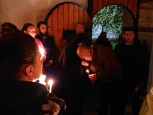 Снимки разкриха къде премиерът е посрещнал Възкресение Христово