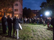 Съседско хоро се изви в кв.Христо Смирненски след неочаквана серенада под прозорците на блоковете
