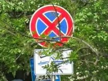 Новопоставен пътен знак закри съществуващ за зебра, пешеходците пак в неизгодна позиция