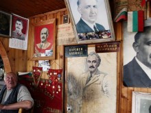 МОН: Програмата по история отразява безпристрастно периода на социализма