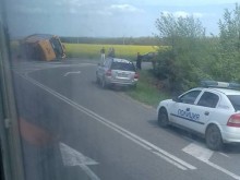 Ужас на пътя Айтос – Карнобат! Училищен автобус се озова в канавка!