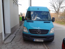Собственикът на това МПС е избрал ето така да домува автомобилът му