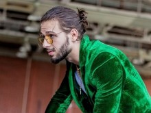 Папи Ханс яко закъса за пари