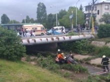 Едно от четирите блъснати деца е с фрактура на кръста и няма чувствителност в крайниците