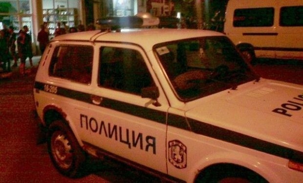 Мъж преби приятелката си в парк в центъра на Велико Търново, издирват го