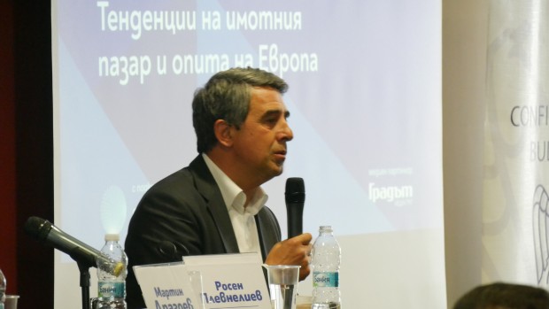 Plovdiv24.bg Българите инвестират единствено и основно в недвижими имоти. Цялото
