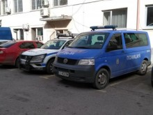 Шофьор блъсна девойка и избяга, обаче го заловиха