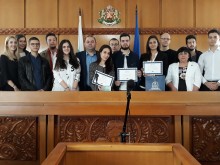 Наградиха студентите, справили се блестящо в конкурса за юридическо есе