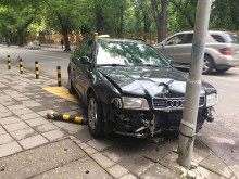 Катастрофа на метри от училище в центъра на Пловдив
