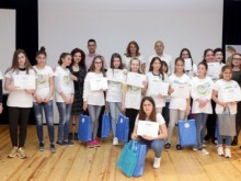 Деца от Куклен са победителите в конкурса "Пазим езика си“! Лично президентът ги награди