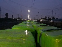 Голямо село изтръпна заради 20 вагона, пристигнали мистериозно посред нощ
