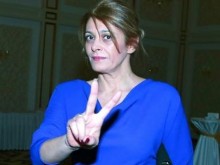 Президентшата се вбеси на световна авиолиния, оплю ги във фейсбук
