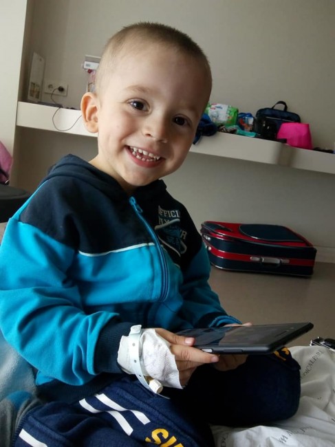 Фейсбук
Малкият боец Стели от Варна претърпя успешна операция в болница