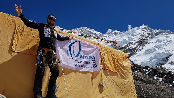 Алпинистът Атанас Скатов развя флага на титлата Варна – Европейски