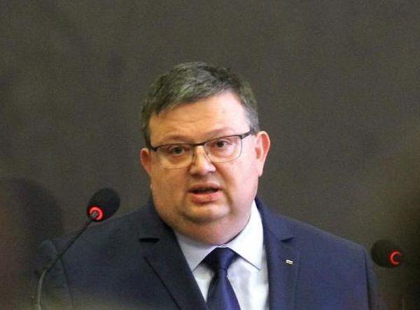Главният прокурор Сотир Цацаров подхвана офшорните имоти и сметки на