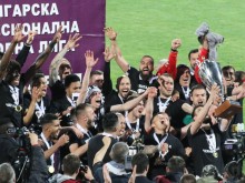 Ето как на Лаута посрещнаха героите, шоуто продължава в 18 ч. пред Общината