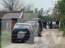 Тежковъоръжени барети търсят убиеца от Костенец, чуха се изстрели