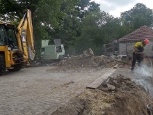 60-тонна канара надвисна над пловдивска гимназия!