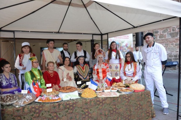 Кметът даде старт на панаира на кулинарното изкуство "Етно кухня на колела"