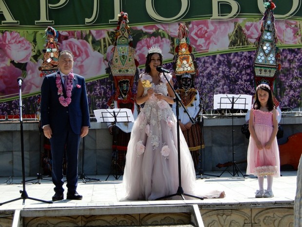 В Карлово избраха "Царица на розата"