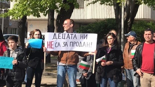 Родители от Пловдив с нов протест заради стратегията за детето