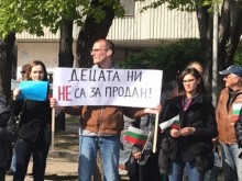 Родители от Пловдив с нов протест заради стратегията за детето