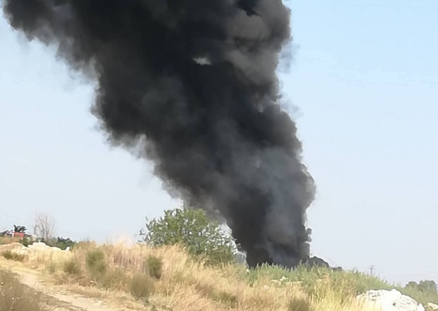 Пожар бушува близо до Пловдив! Гори сметището на Цалапица