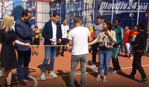 Откриха новата спортна площадка в "Източен"