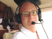 Милионер пусна частния си самолет на автопилот заради секс с ученичка