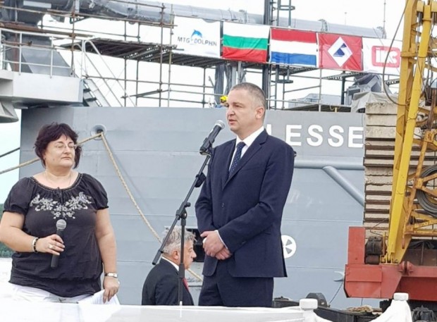 Церемония по кръщаване на нов холандски кораб - саморазтоварваща се