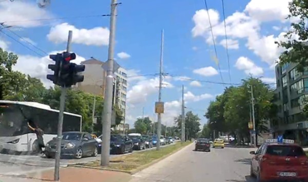 Пловдивчанин засне нападение над автобусен шофьор на централен булевард
