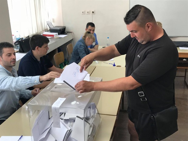 Близо 34 000 пловдивчани гласуваха към 12,30 ч.! Район "Централен" най-активен