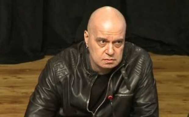 Слави Трифонов готви инвазия за кметските избори наесен Гологлавият водещ